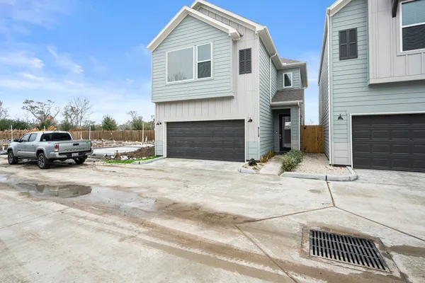 $2,095 | 8118 Esther Acres Lane, Houston, TX 77088