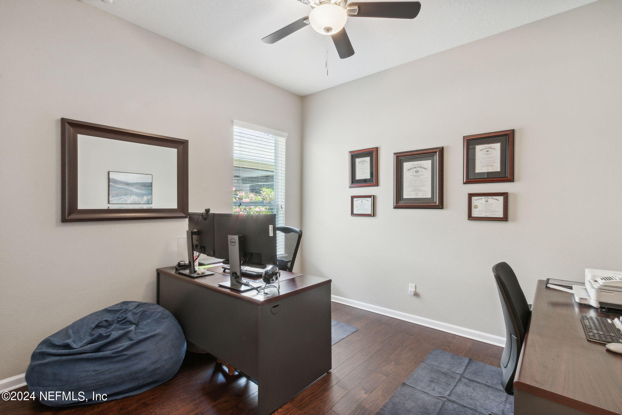 369 Medio Drive St. Augustine, FL 32095 - Photo 16 of 25 a room with furniture and window