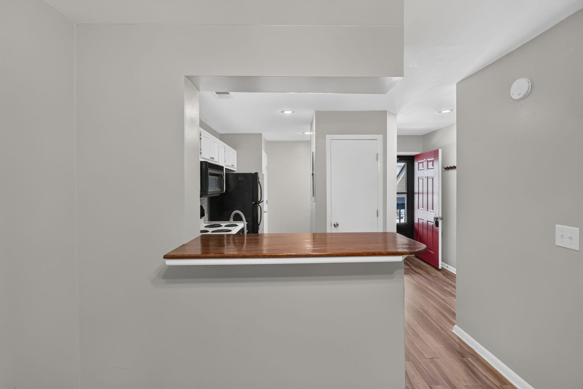 1530 Fort Johnson Road, Unit 1L Charleston, SC 29412 - Photo 6 of 29 Kitchen Breakfast Bar
