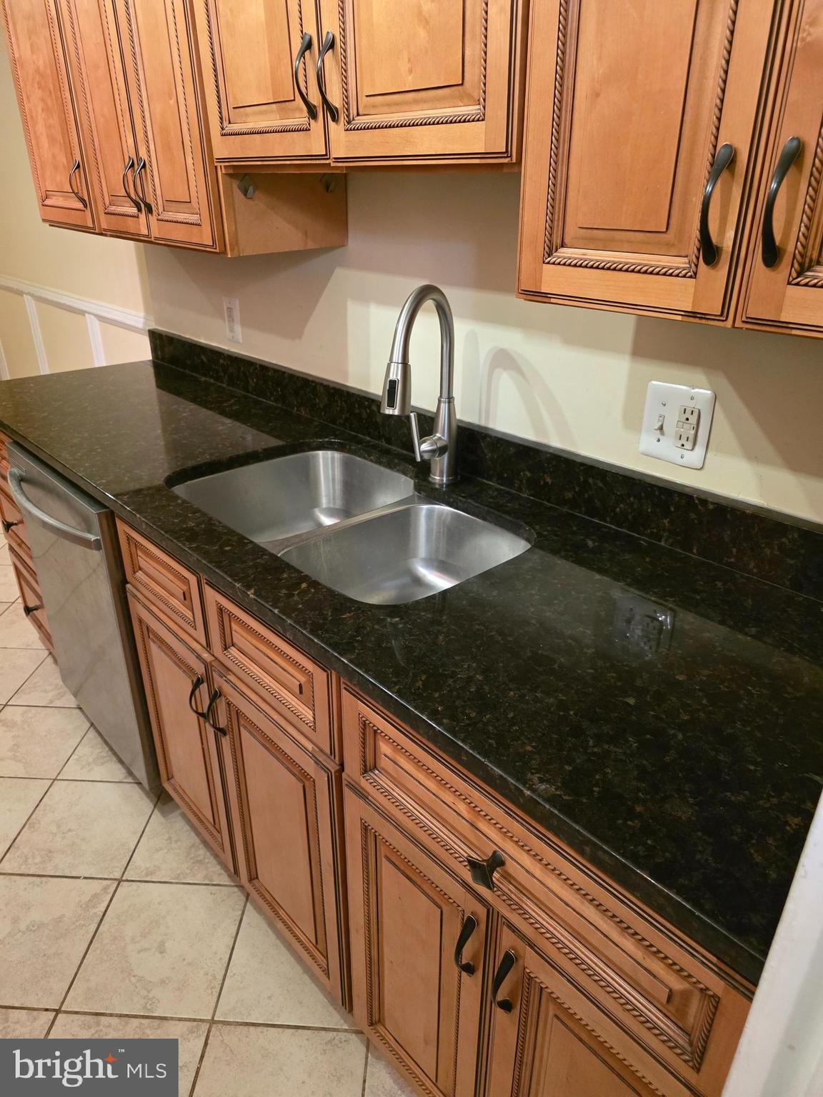 2226 Castle Rock Square, Unit 1B Reston, VA 20191 - Photo 2 of 25 a kitchen with granite countertop a sink and a stove