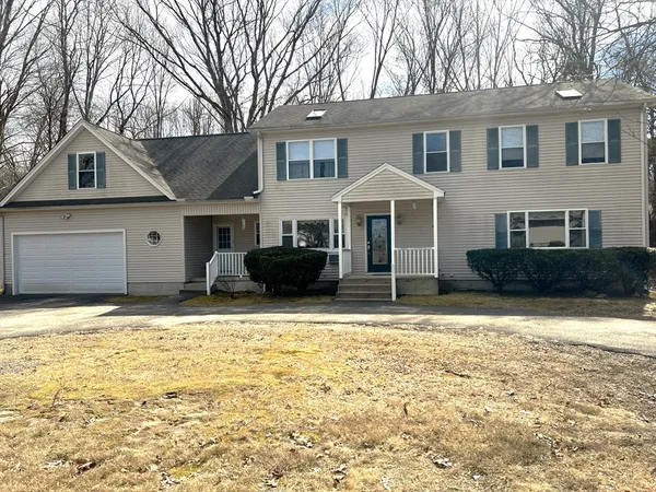 $950 | 653 Maple Road, Unit B, Longmeadow, MA 01106