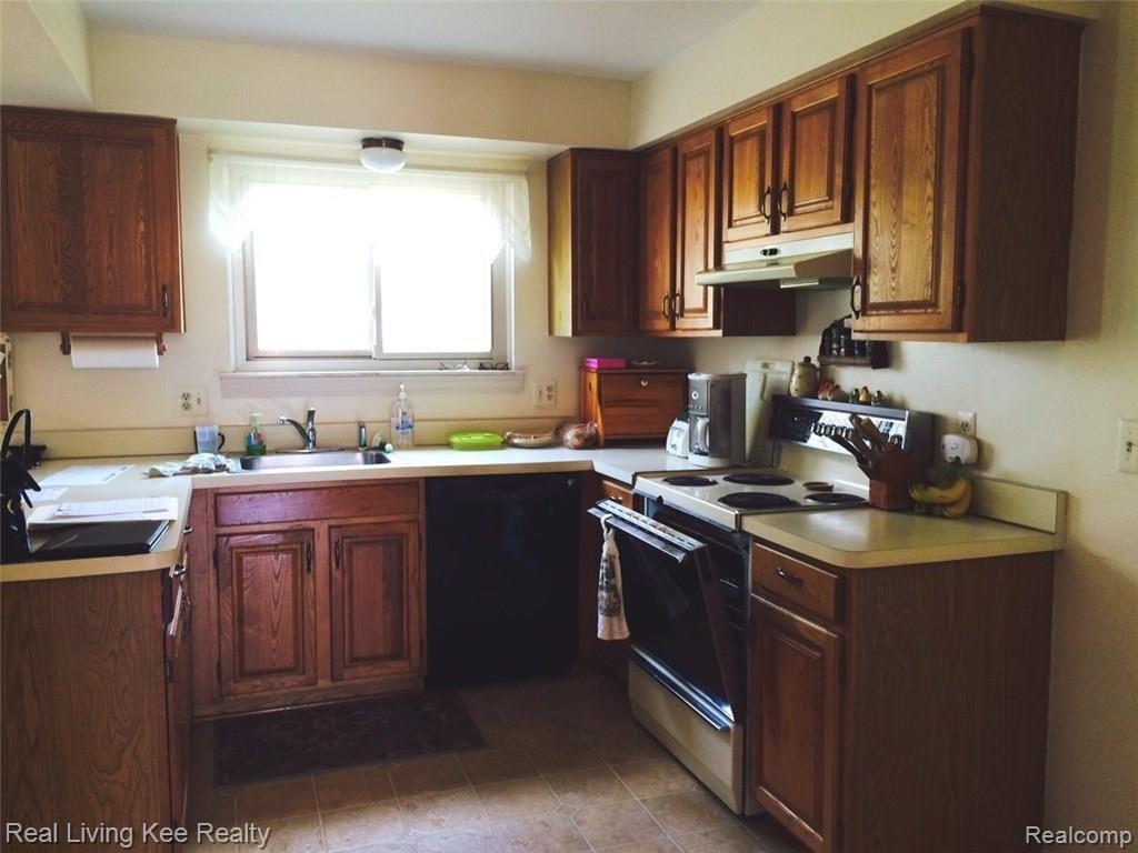 879 Augusta Drive Rochester, MI 48309 - Photo 7 of 37 Kirchen.jpg