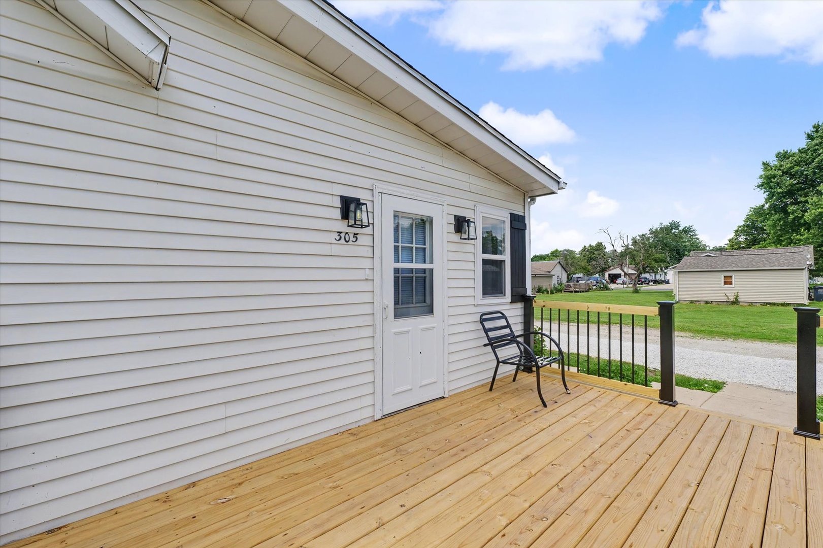 305 1st Street Tolono, IL 61880 - Photo 4 of 29