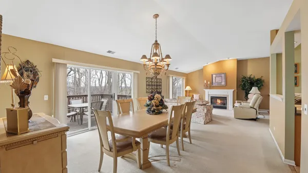 $372,500 | 628 King Court, Unit 628, East Dundee, IL 60118