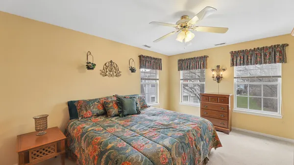 $372,500 | 628 King Court, Unit 628, East Dundee, IL 60118