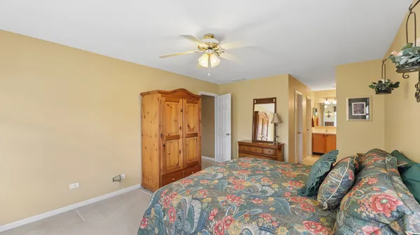 $372,500 | 628 King Court, Unit 628, East Dundee, IL 60118