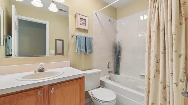 $372,500 | 628 King Court, Unit 628, East Dundee, IL 60118