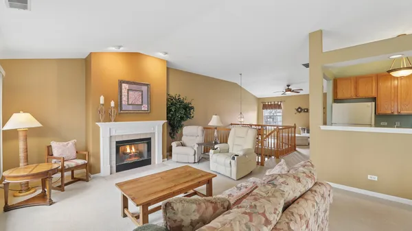 $372,500 | 628 King Court, Unit 628, East Dundee, IL 60118