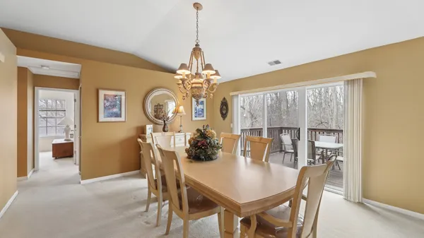 $372,500 | 628 King Court, Unit 628, East Dundee, IL 60118