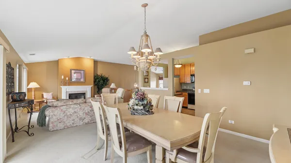 $372,500 | 628 King Court, Unit 628, East Dundee, IL 60118