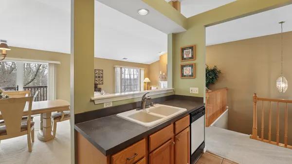 $372,500 | 628 King Court, Unit 628, East Dundee, IL 60118