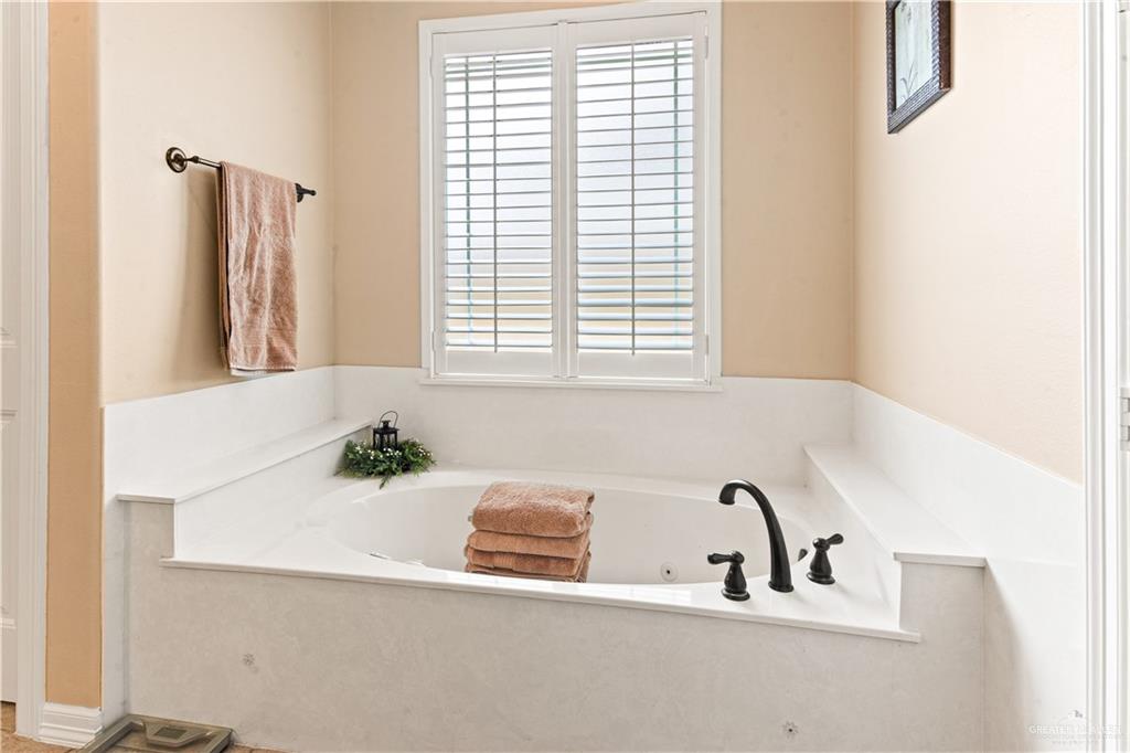 2024 Rice Avenue McAllen, TX 78504 - Photo 12 of 20