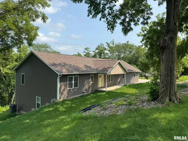 $2,600 | 18 Elmwood Drive, Blue Grass, IA 52726