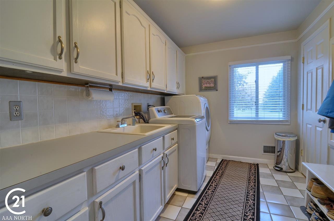 333 East Snell Road Rochester, MI 48306 - Photo 17 of 43 First Floor Laundry Room