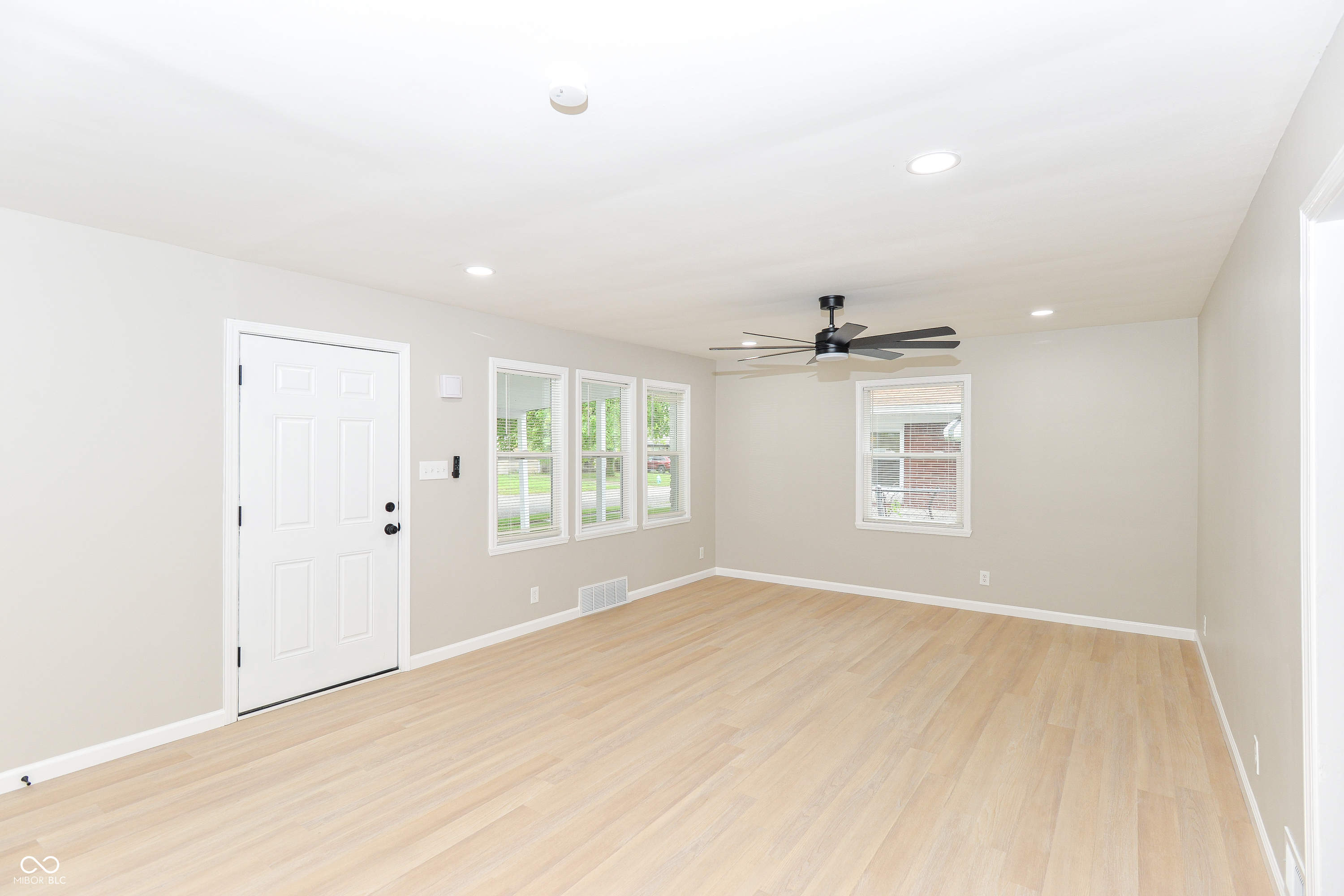 3213 North Riley Avenue Indianapolis, IN 46218 - Photo 3 of 28 Gallery Image 3