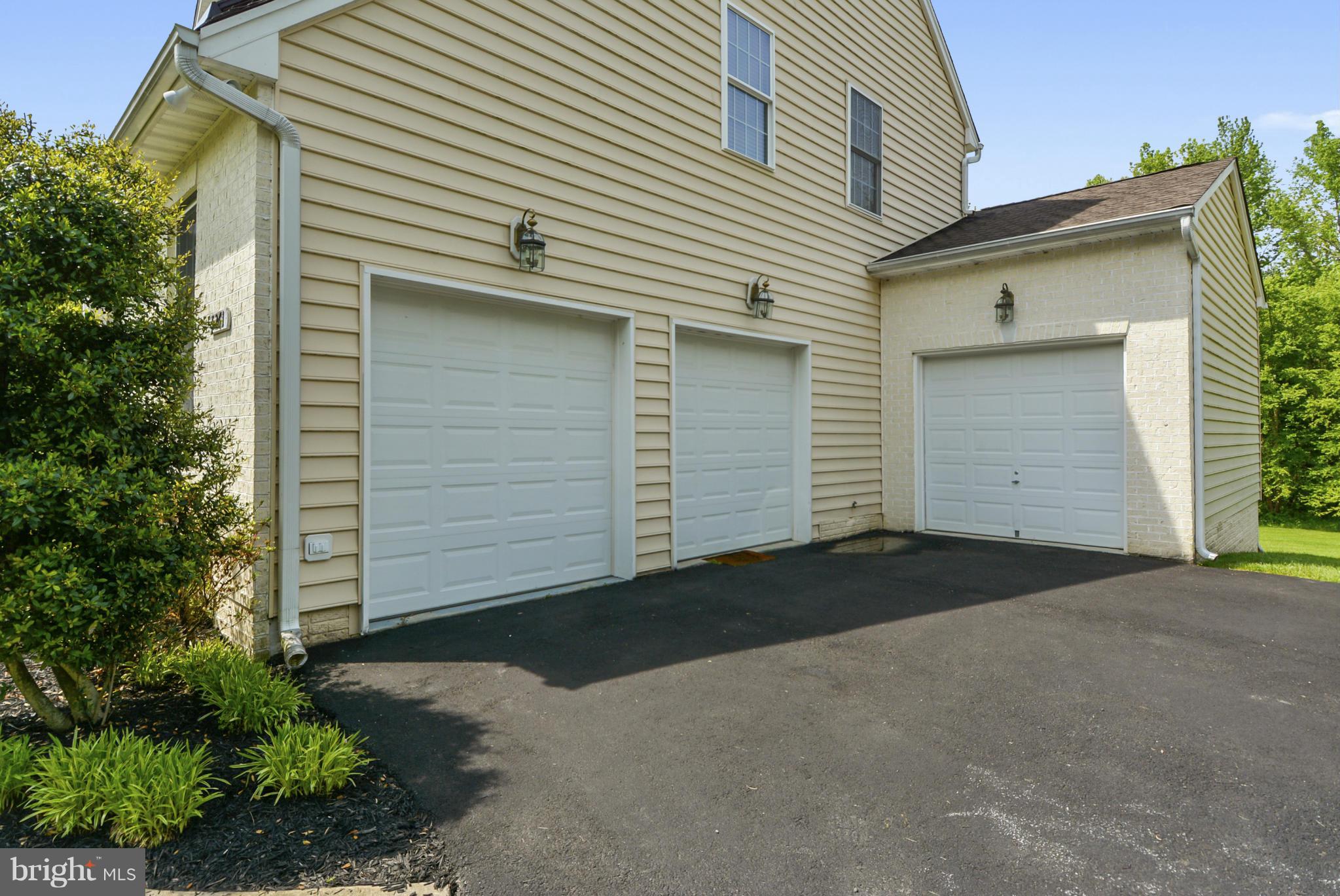5261 Ed Prout Road Lothian, MD 20711 - Photo 3 of 28 3 car garage