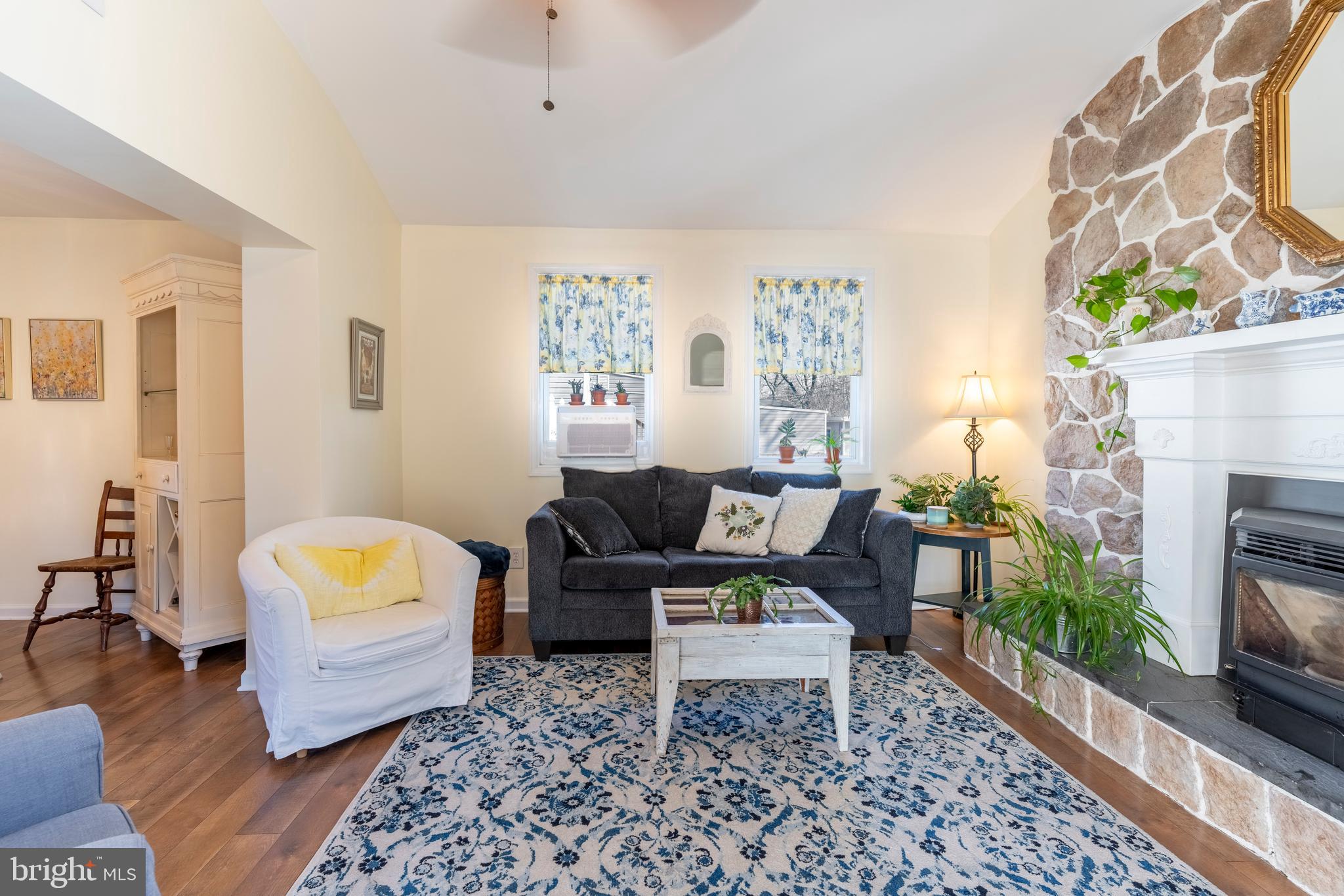 738 Falconer Road Joppa, MD 21085 - Photo 12 of 42 Welcoming and cozy!