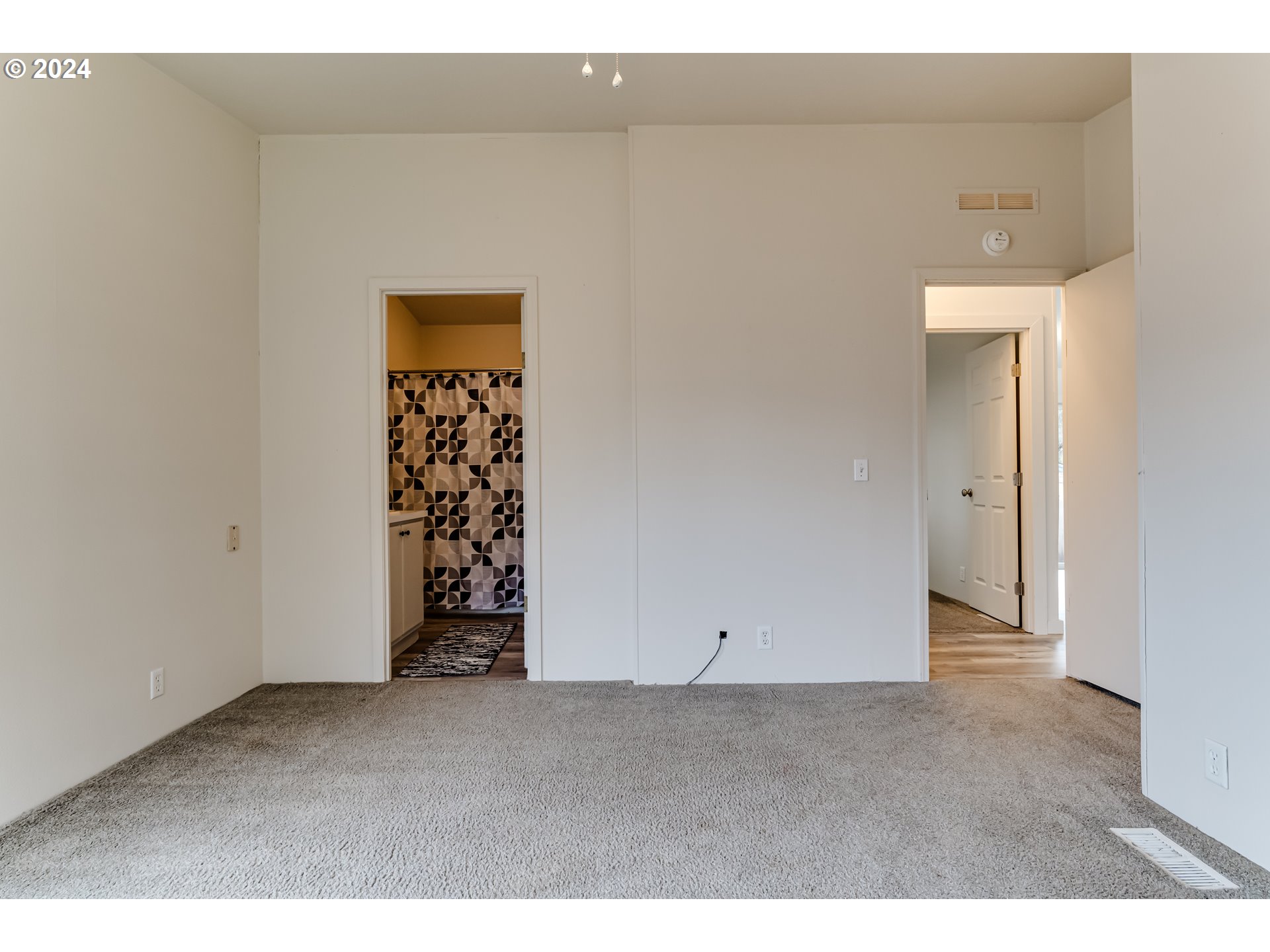 301 Smith Loop Springfield, OR 97478 - Photo 13 of 32 a view of an empty room