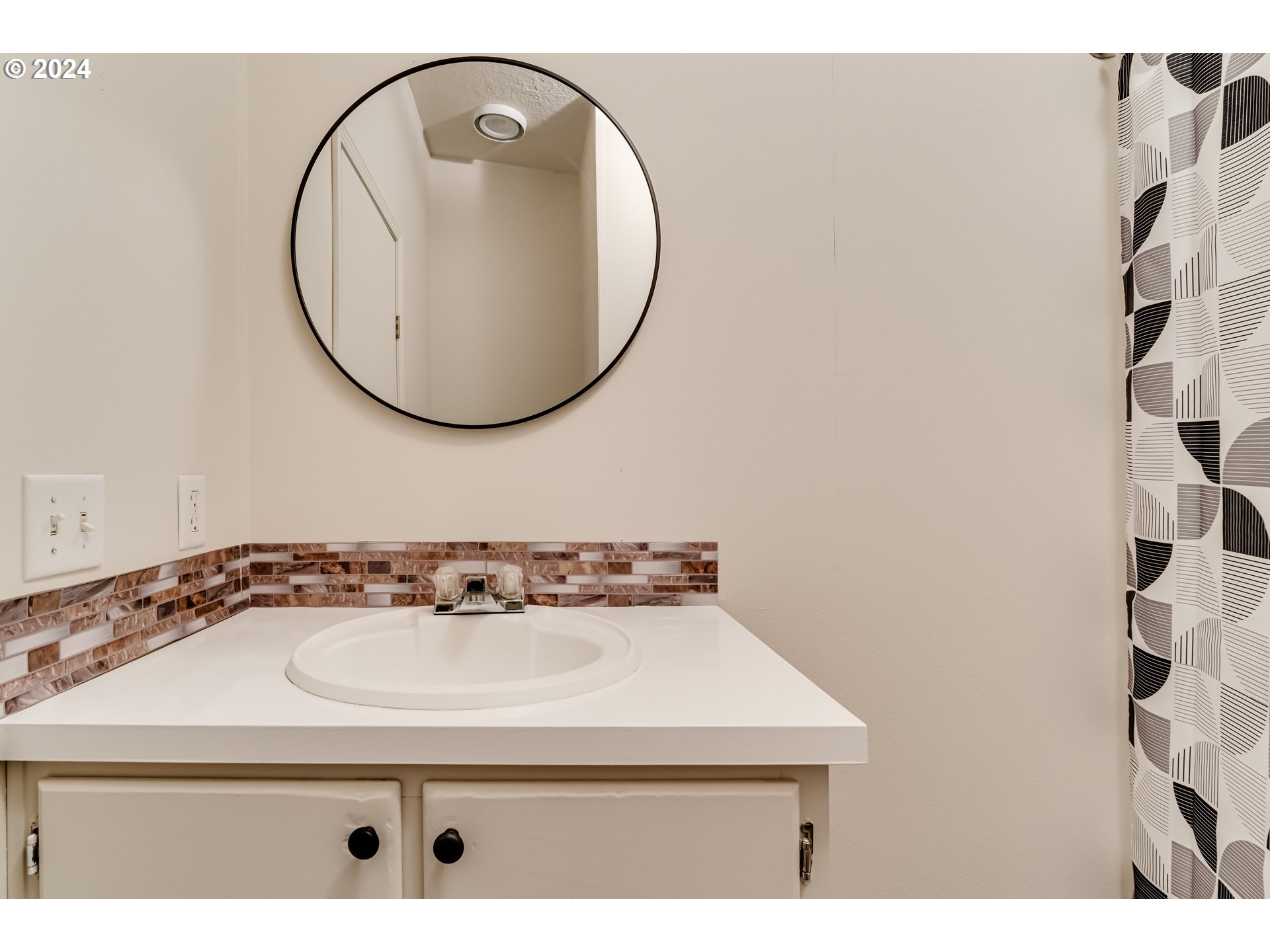 301 Smith Loop Springfield, OR 97478 - Photo 16 of 32 a bathroom with a sink a mirror and a shower