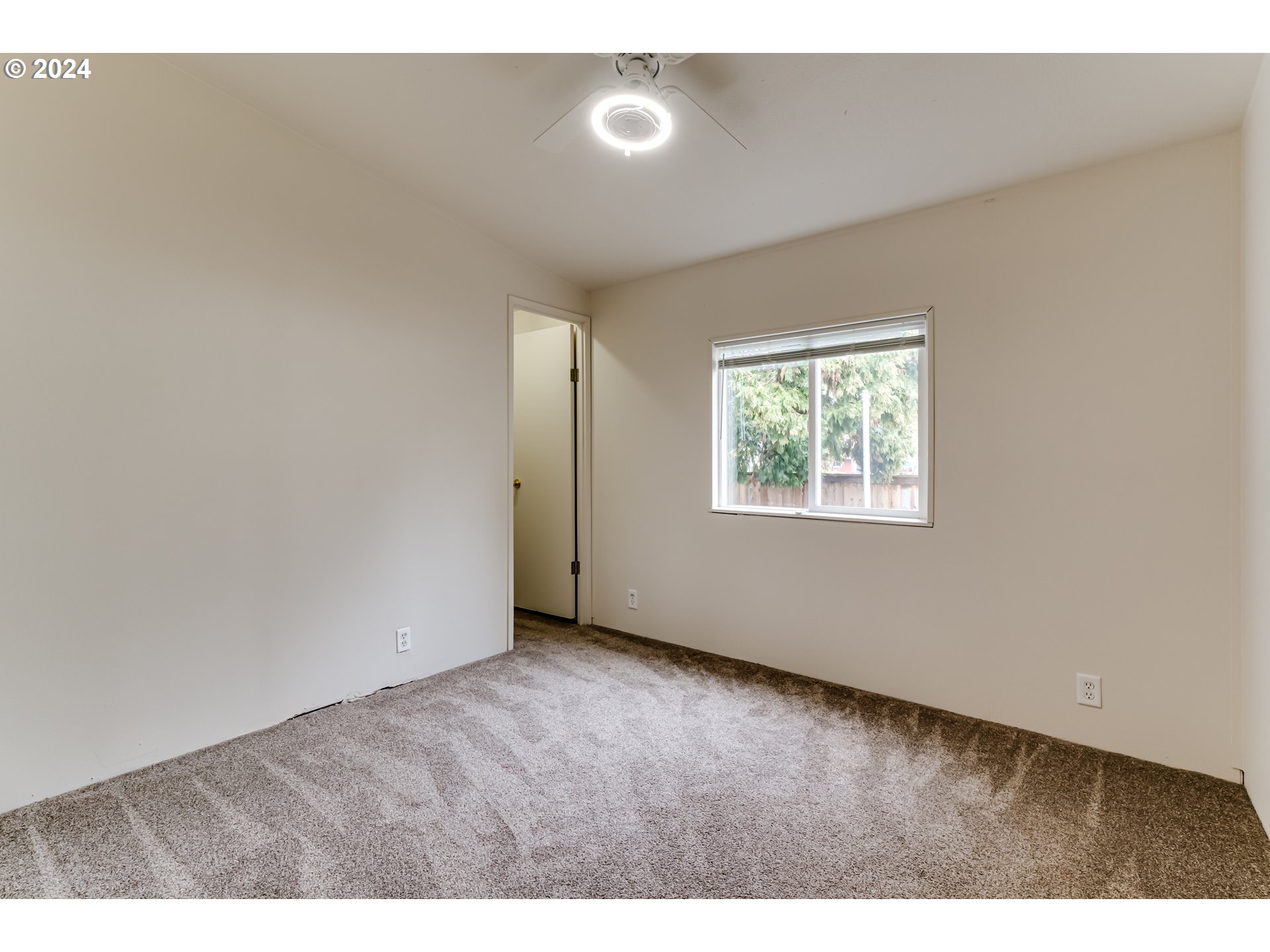 301 Smith Loop Springfield, OR 97478 - Photo 17 of 32 a view of an empty room with a window