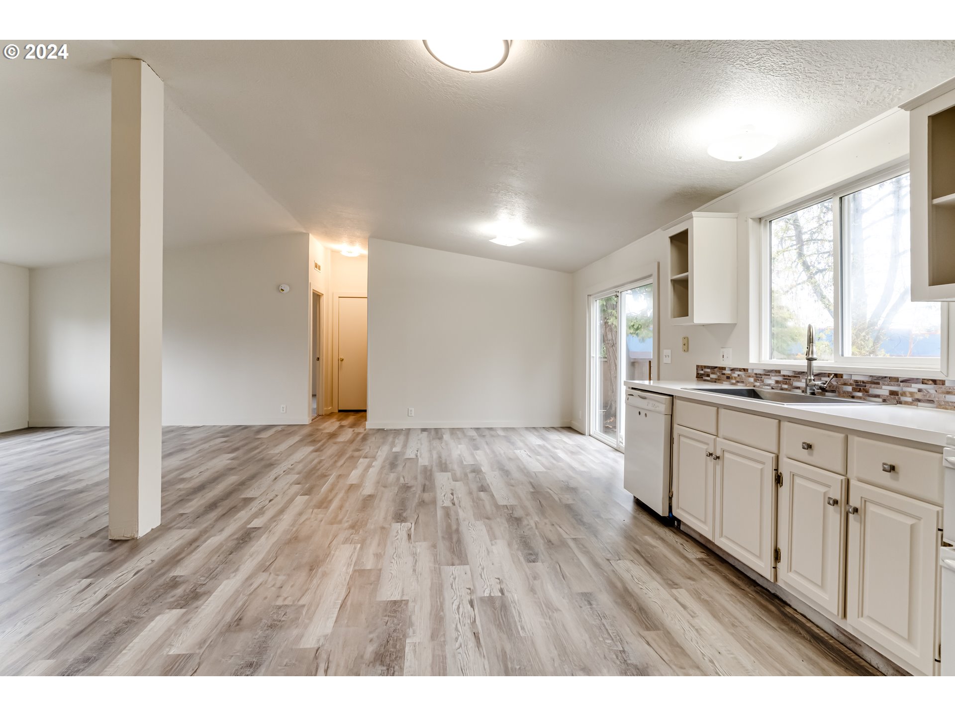 301 Smith Loop Springfield, OR 97478 - Photo 19 of 32 a open hall with wooden floor and cabinets
