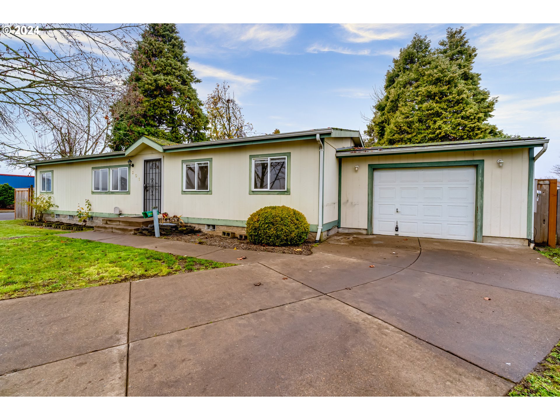 301 Smith Loop Springfield, OR 97478 - Photo 2 of 32 a view of a backyard of the house