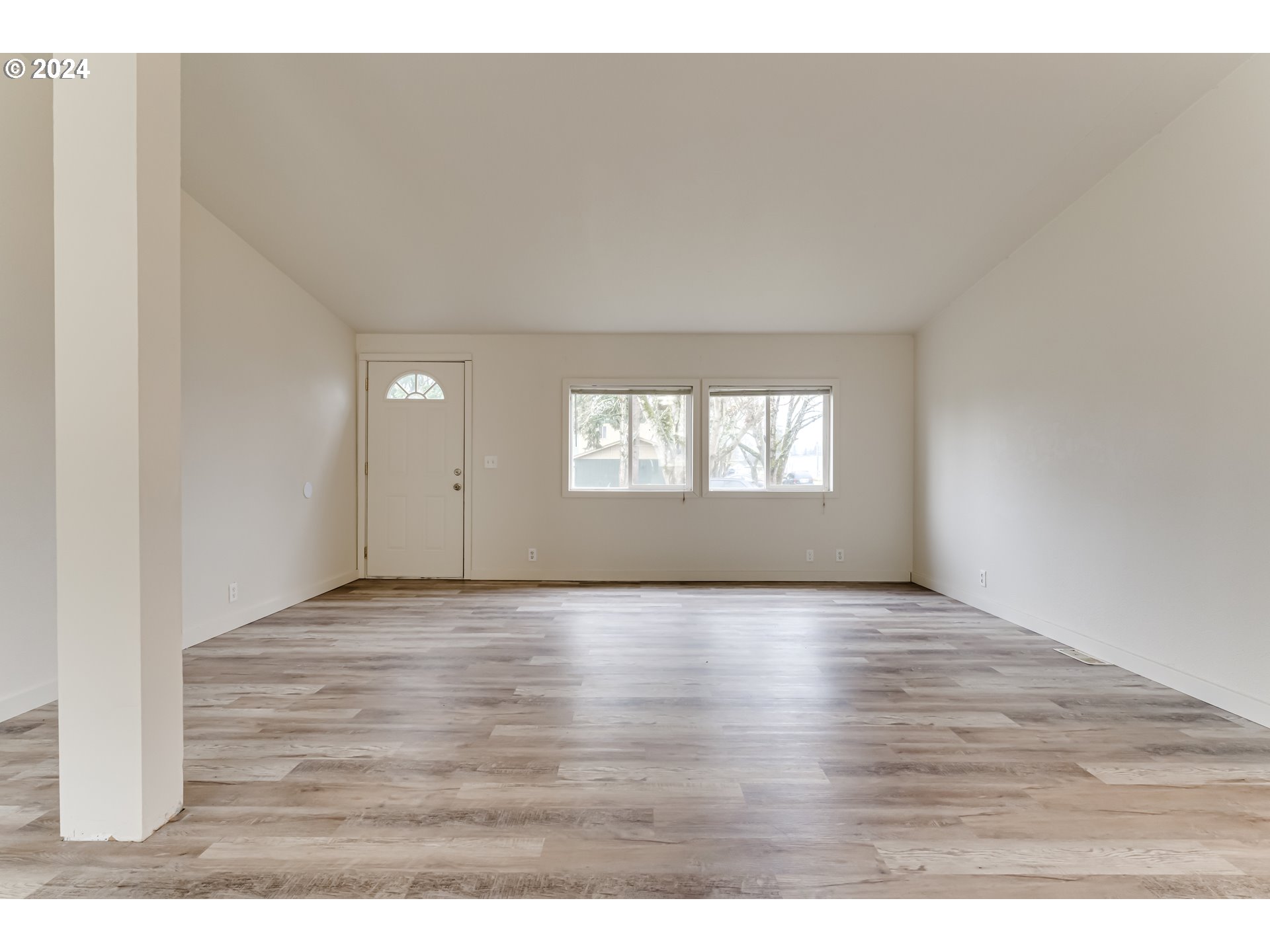 301 Smith Loop Springfield, OR 97478 - Photo 6 of 32 a view of an empty room with wooden floor and a window