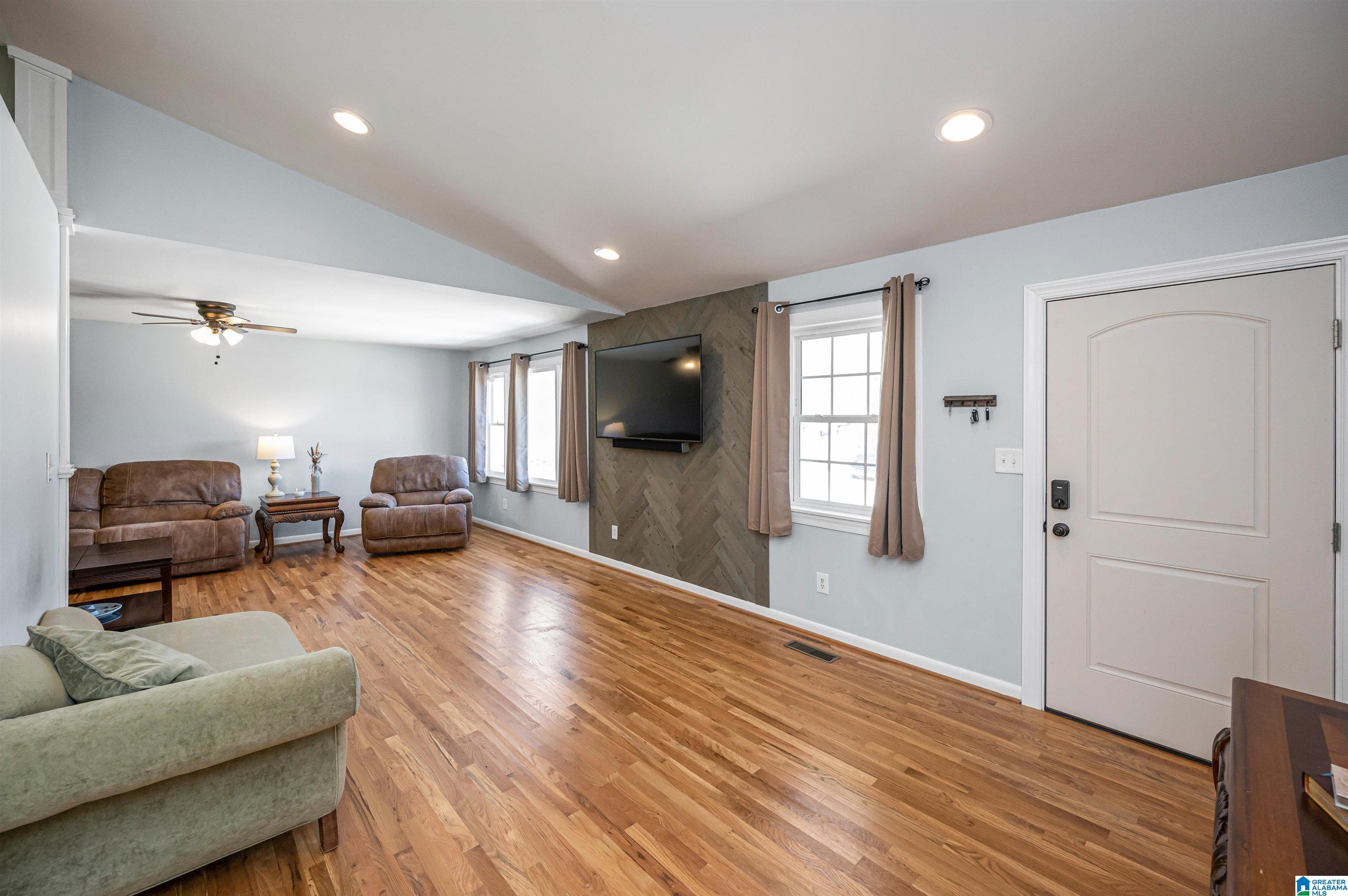 1424 Annie Lee Road Trussville, AL 35173 - Photo 4 of 42