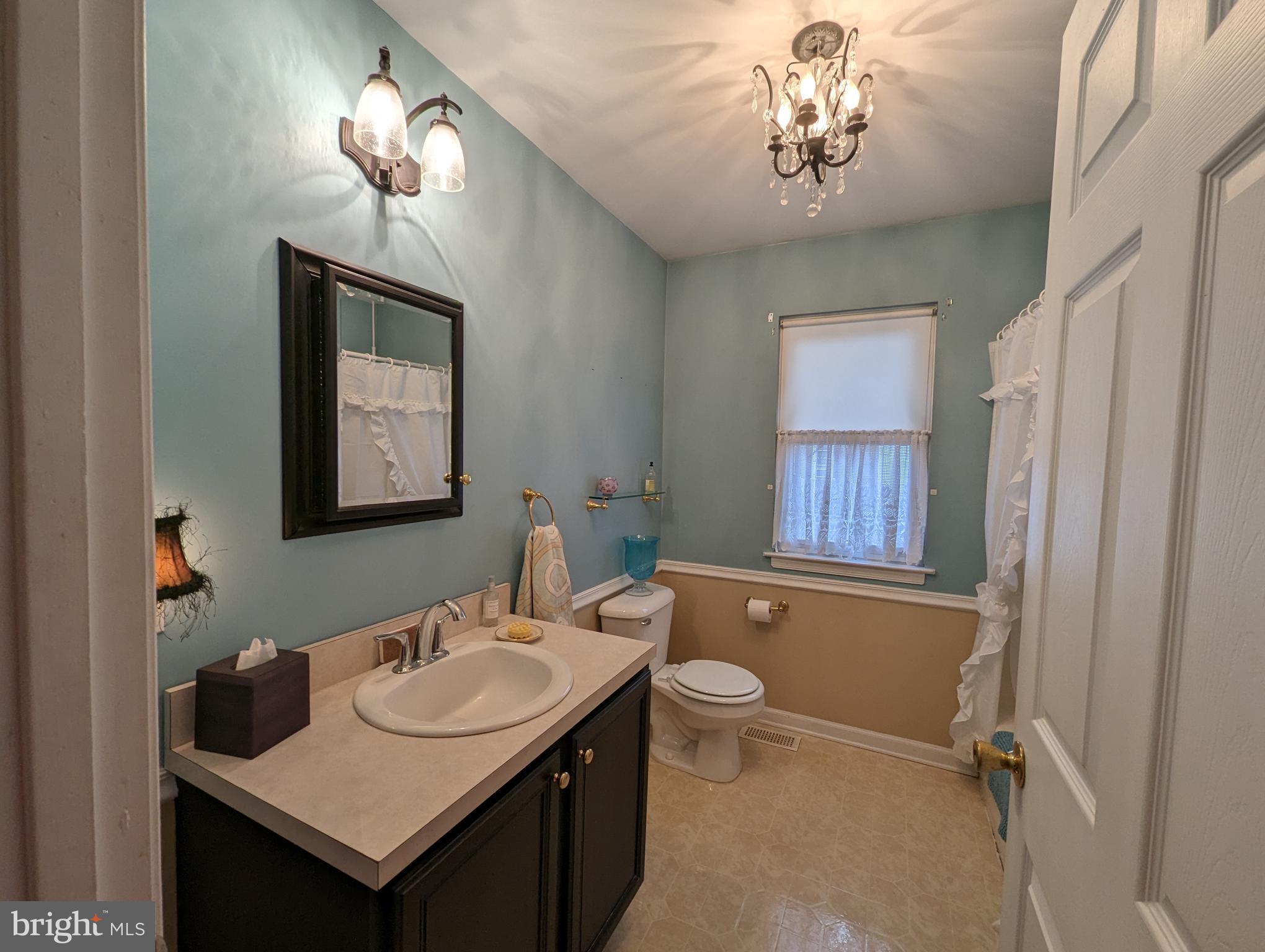 612 Ridgeway Street Gloucester City, NJ 08030 - Photo 17 of 28 Full bath in upper hall w/upgraded light fixtures.