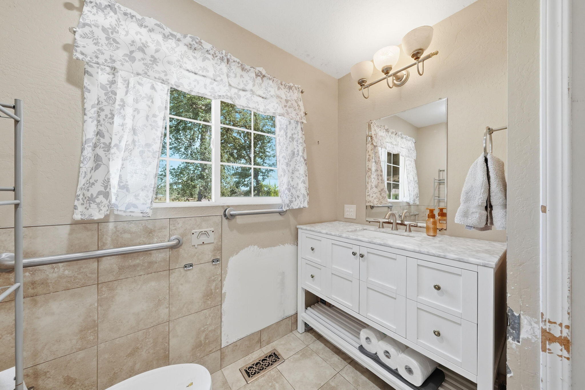 22189 Old Alturas Road Redding, CA 96003 - Photo 18 of 70 a bathroom with a granite countertop sink mirror and a bathtub