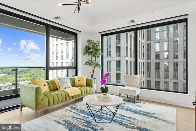 $1,320,000 | 1650 Silver Hill Drive, Unit 1206, McLean, VA 22102