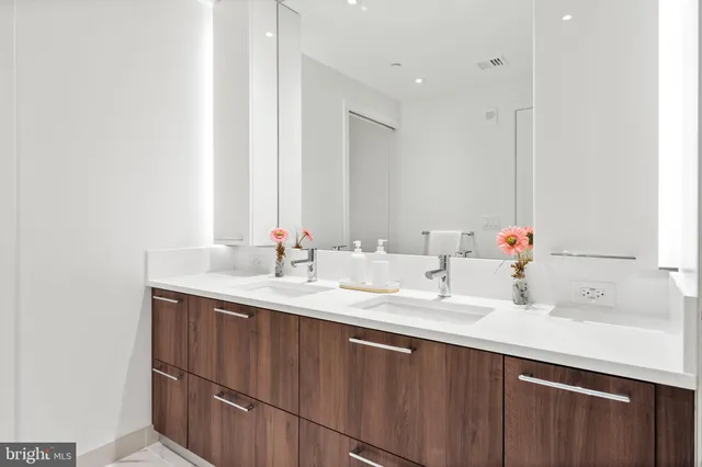 $1,320,000 | 1650 Silver Hill Drive, Unit 1206, McLean, VA 22102