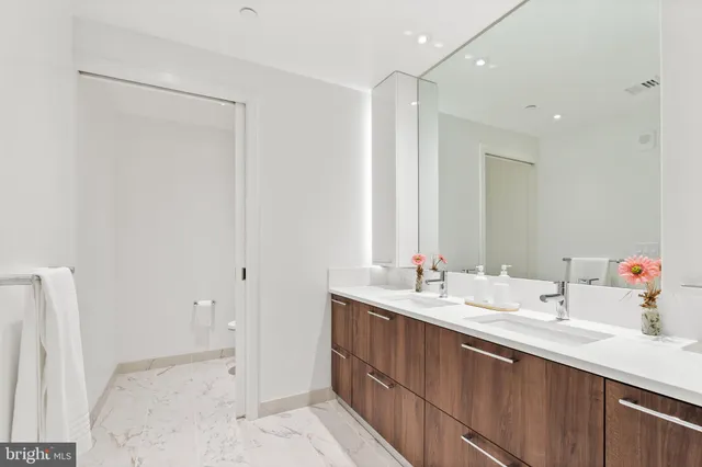 $1,320,000 | 1650 Silver Hill Drive, Unit 1206, McLean, VA 22102