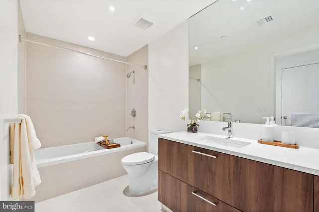 $1,320,000 | 1650 Silver Hill Drive, Unit 1206, McLean, VA 22102