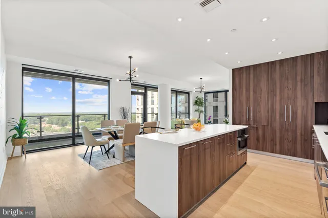 $1,320,000 | 1650 Silver Hill Drive, Unit 1206, McLean, VA 22102