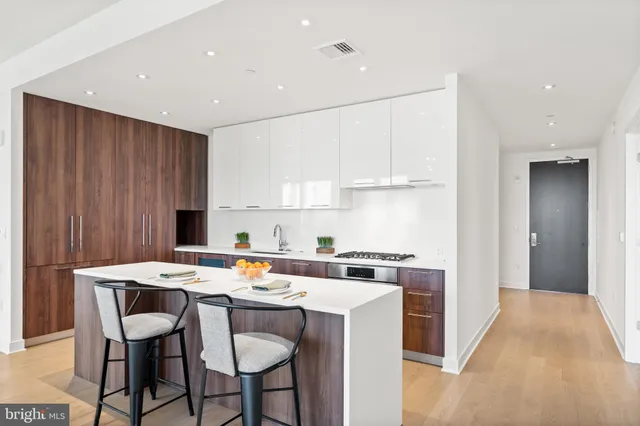 $1,320,000 | 1650 Silver Hill Drive, Unit 1206, McLean, VA 22102