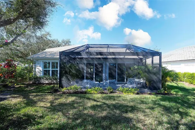 a view of a house with backyard