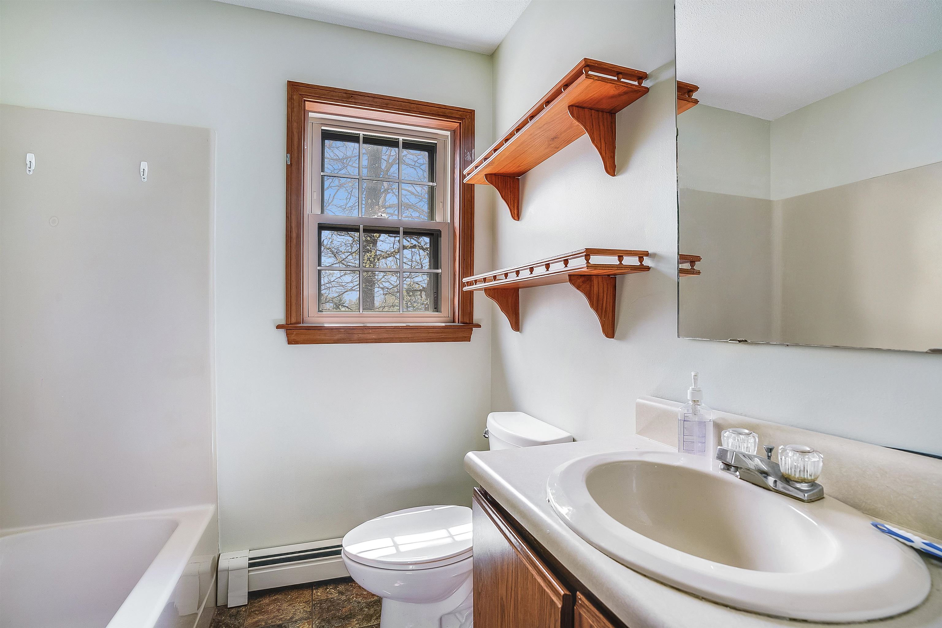 133 Mapleton Road Manchester, NH 03103 - Photo 23 of 41