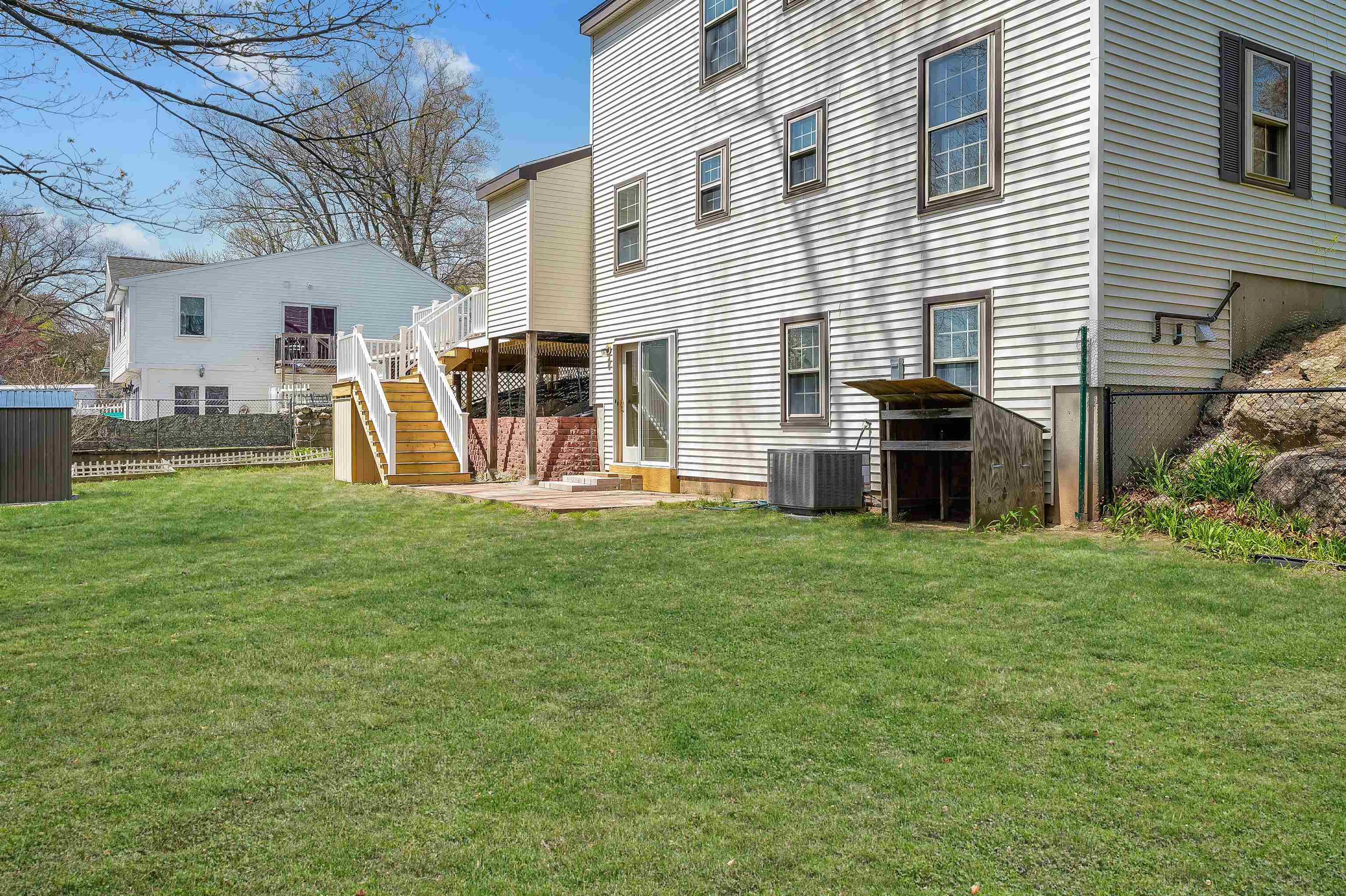 133 Mapleton Road Manchester, NH 03103 - Photo 34 of 41