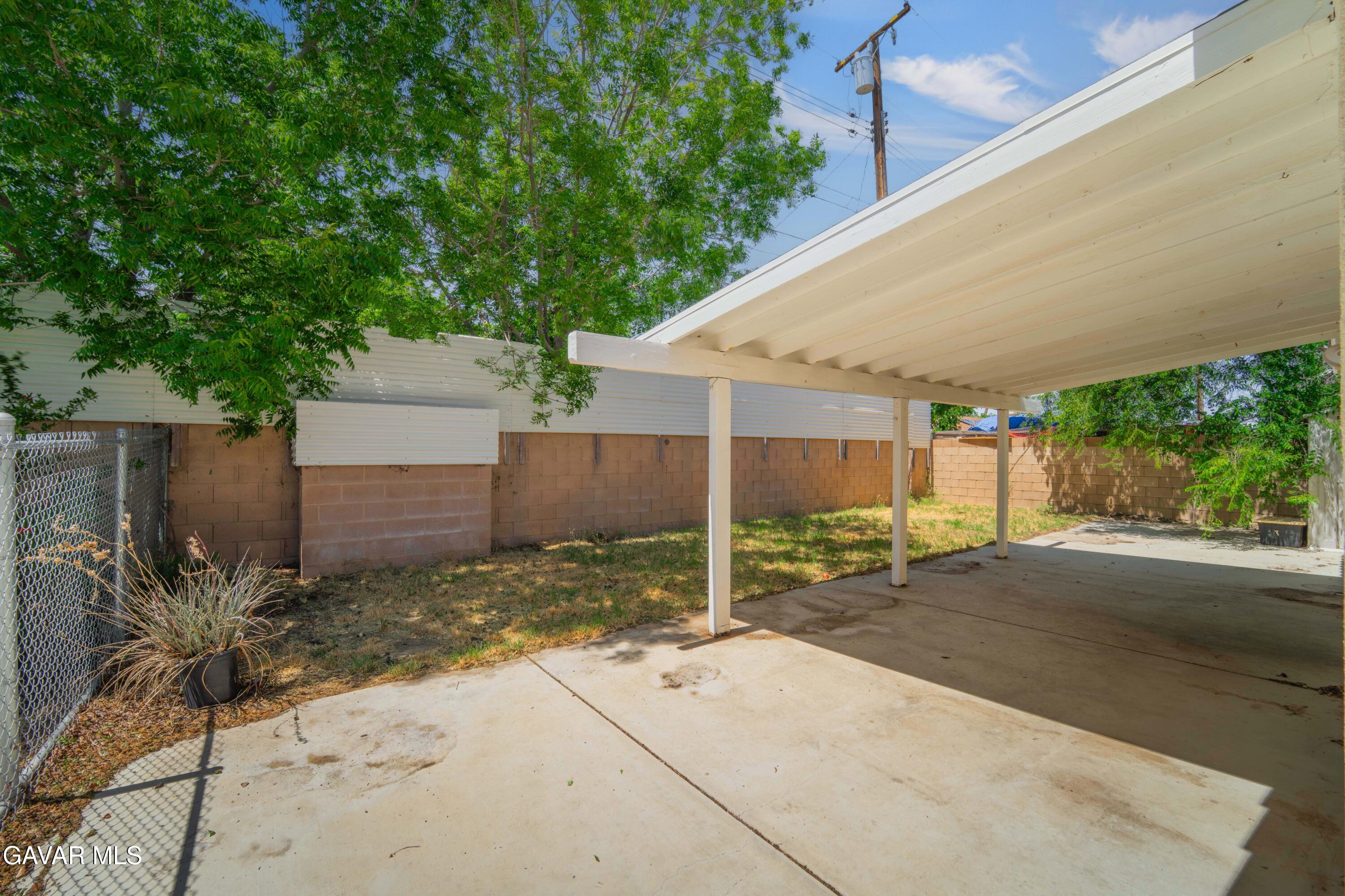43915 Glenraven Road Lancaster, CA 93535 - Photo 27 of 28 26.4.22 Glenraven Exterior-12