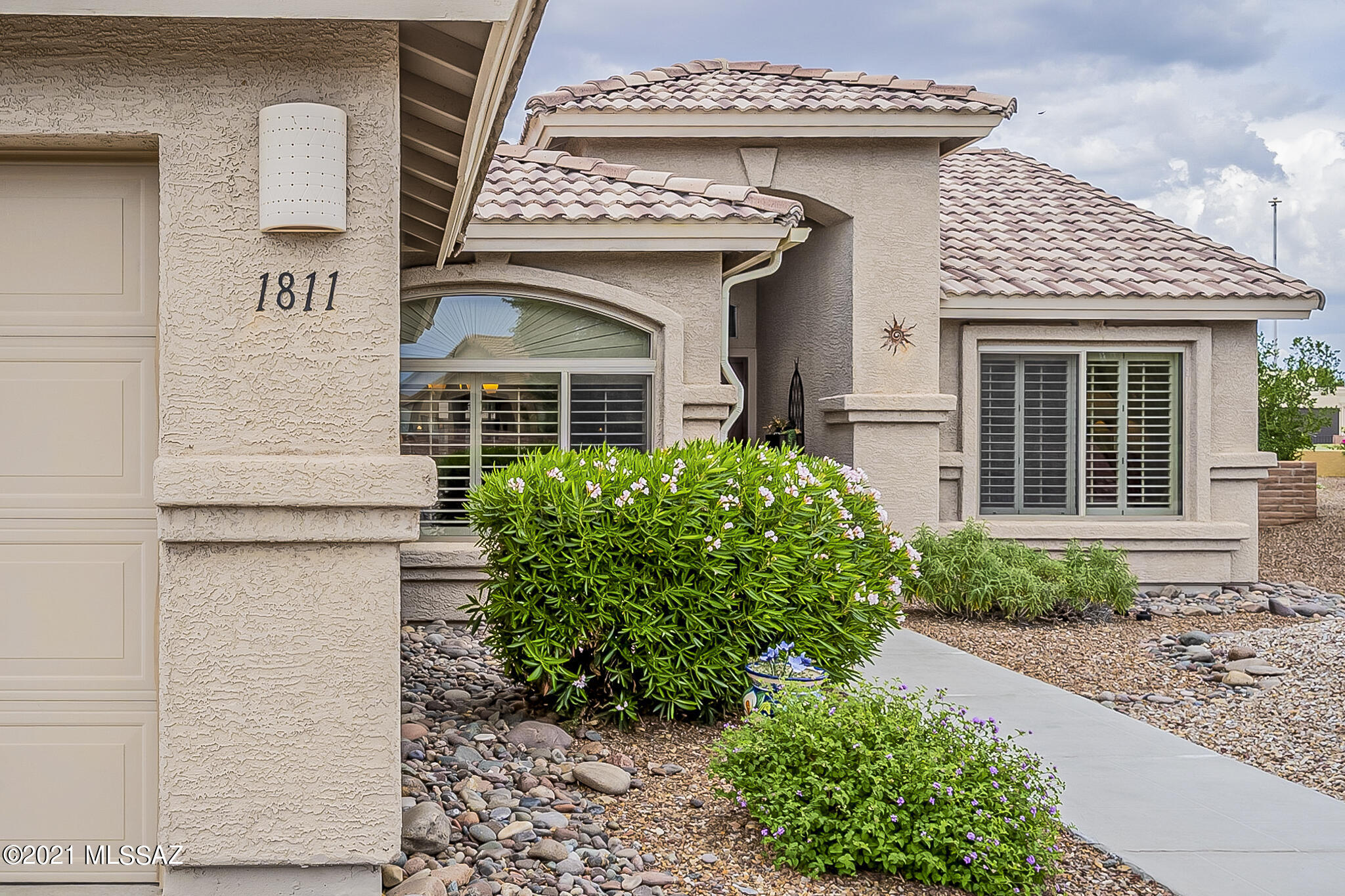 1811 East Redstart Road Green Valley, AZ 85614 - Photo 3 of 46