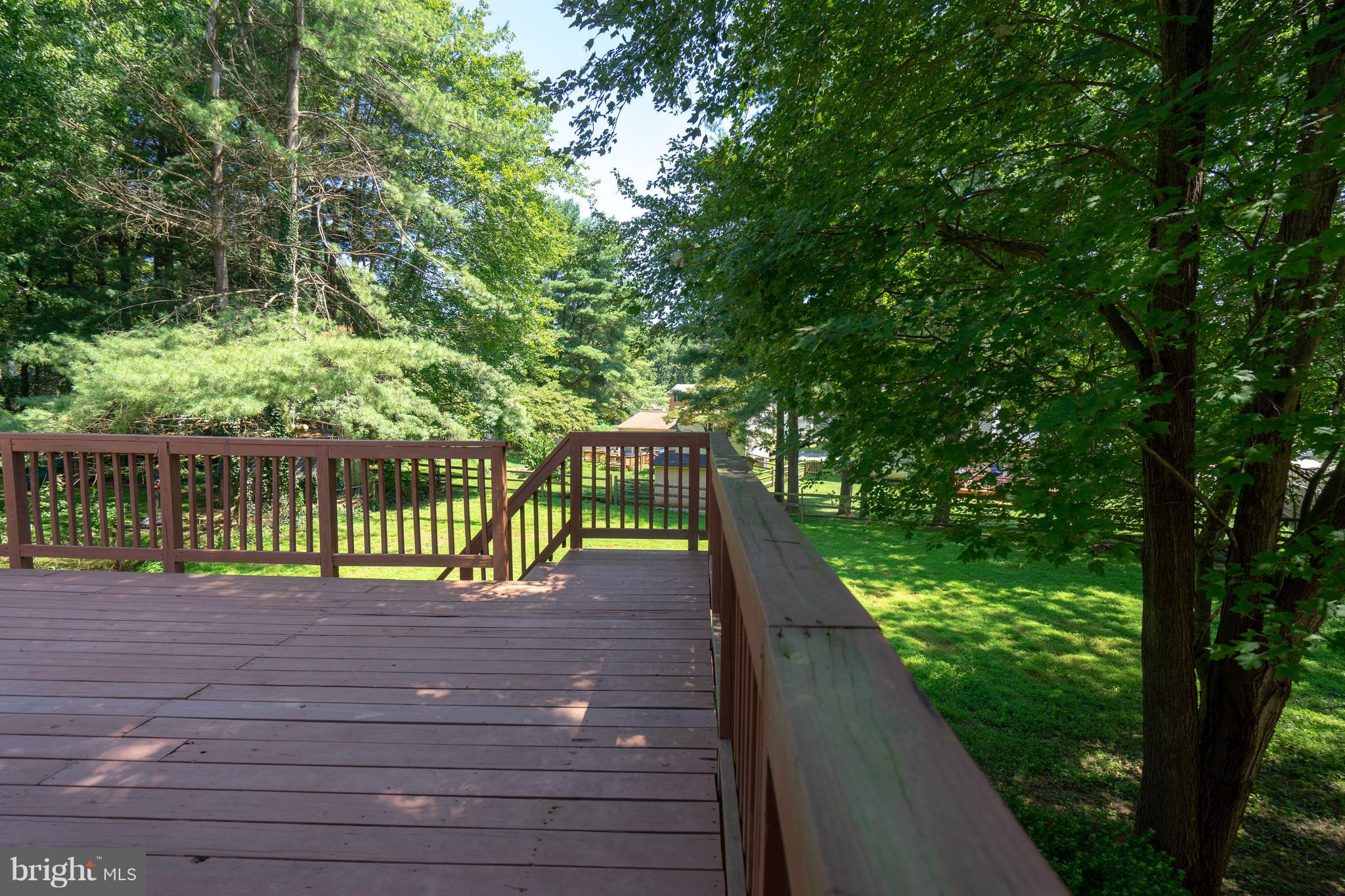 9126 Roundleaf Way Gaithersburg, MD 20879 - Photo 13 of 30 Deck