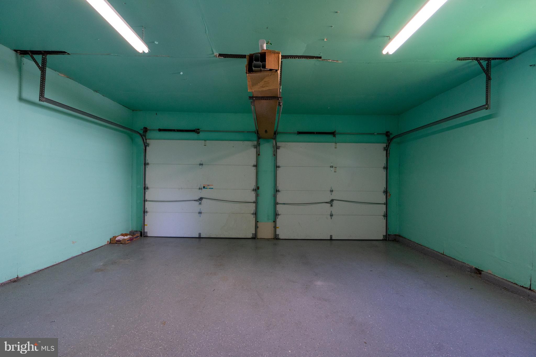 9126 Roundleaf Way Gaithersburg, MD 20879 - Photo 16 of 30 Garage