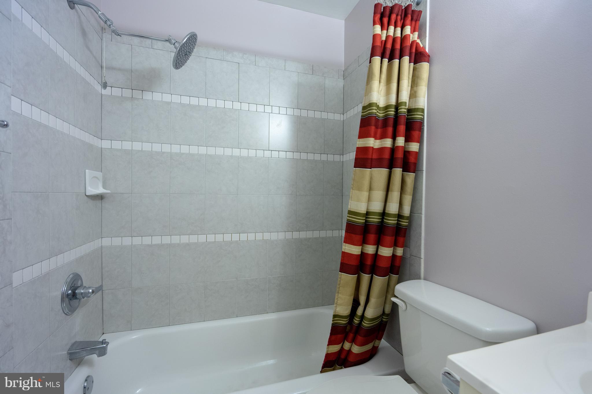 9126 Roundleaf Way Gaithersburg, MD 20879 - Photo 27 of 30 Bathroom
