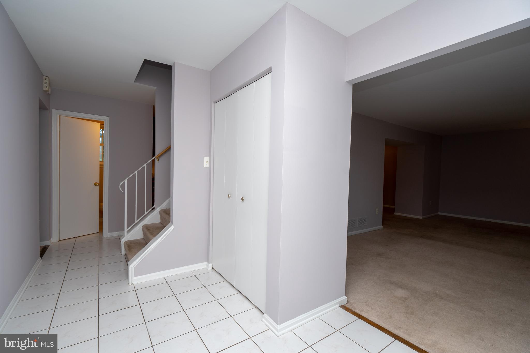 9126 Roundleaf Way Gaithersburg, MD 20879 - Photo 8 of 30 Foyer