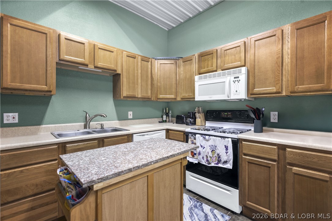 411 Valley Spring Road Camdenton, MO 65020 - Photo 36 of 46 Apartment Kitchen