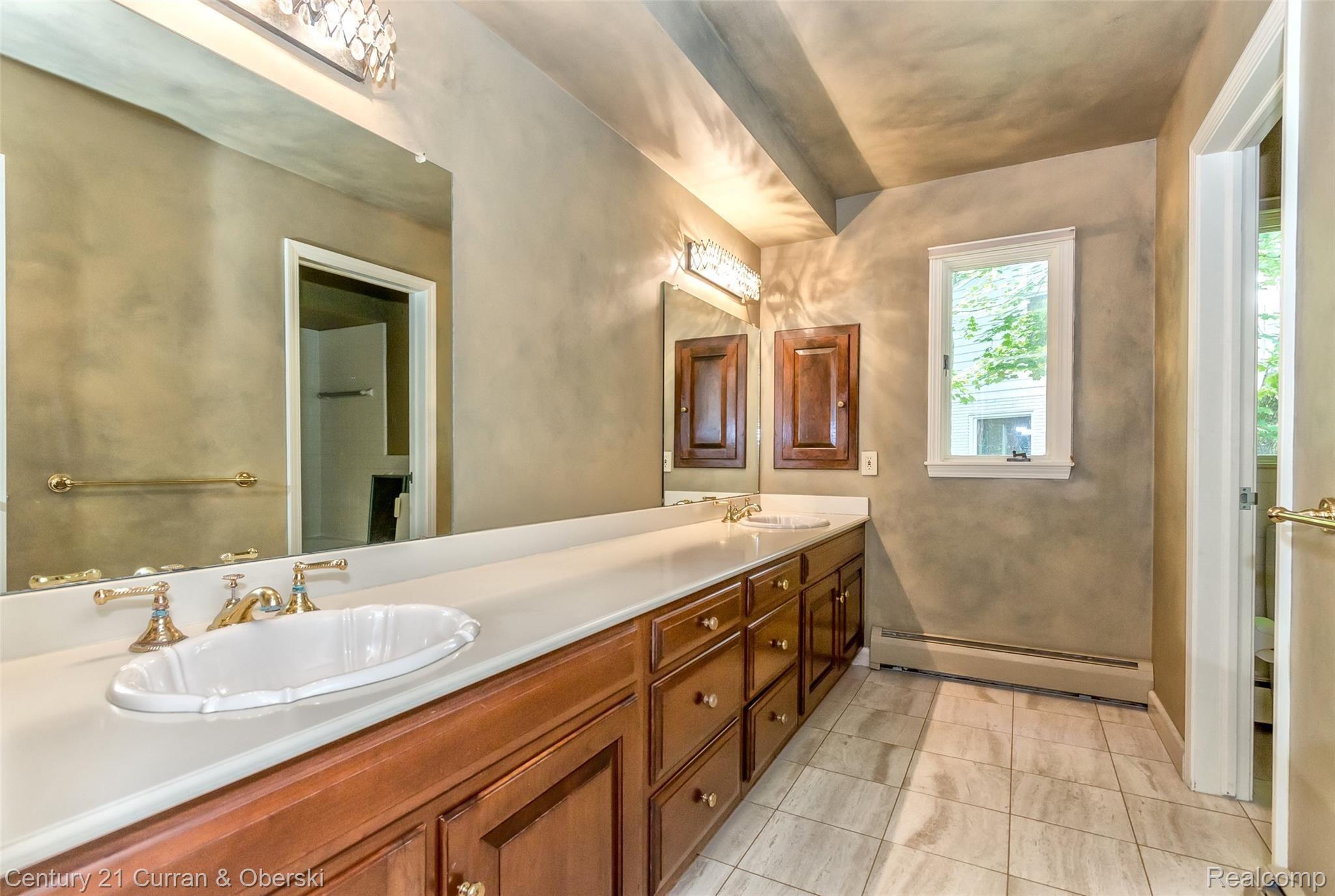 34400 Quaker Valley Road Farmington, MI 48331 - Photo 17 of 40 25.jpg