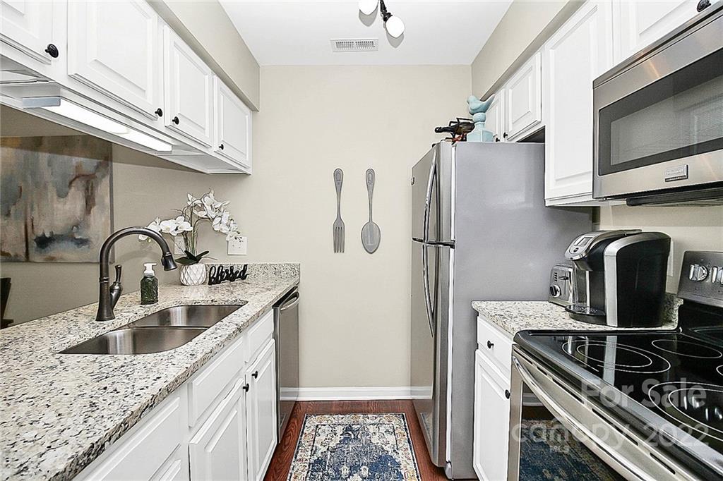 318 Queens Road, Unit 15 Charlotte, NC 28204 - Photo 11 of 27 Gallery Image 11