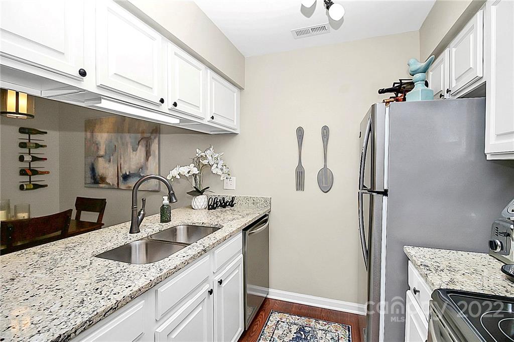 318 Queens Road, Unit 15 Charlotte, NC 28204 - Photo 12 of 27 Gallery Image 12