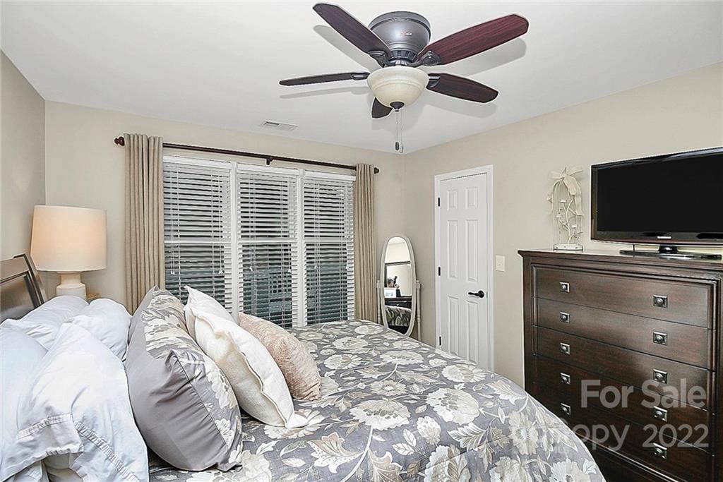318 Queens Road, Unit 15 Charlotte, NC 28204 - Photo 17 of 27 Gallery Image 17
